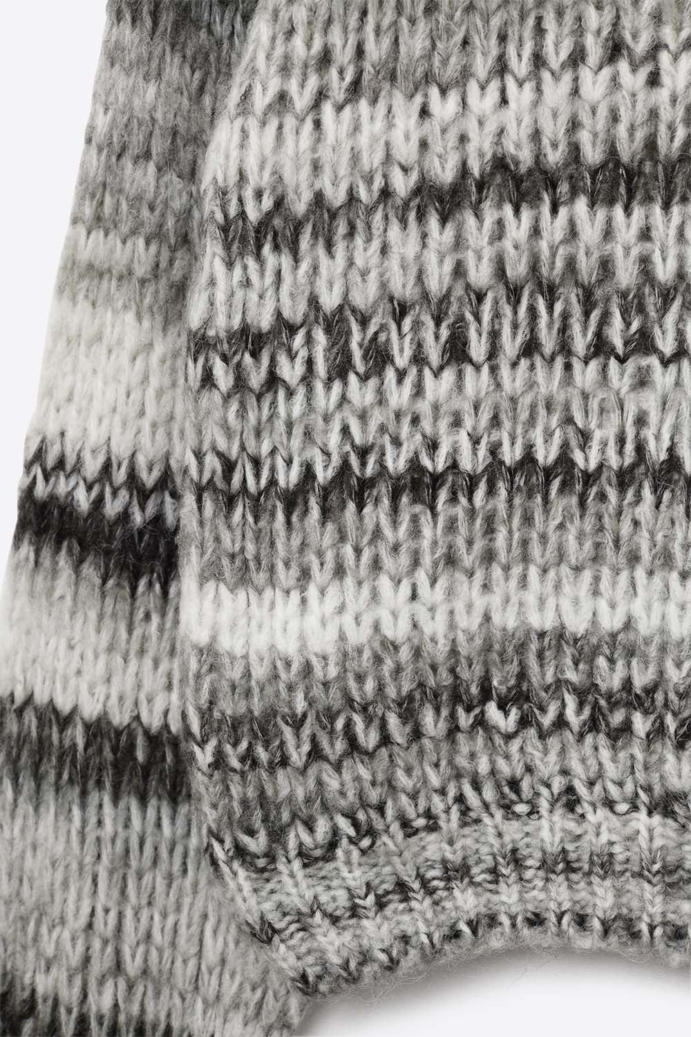 Pull en maille épaisse à motif marbré en gris