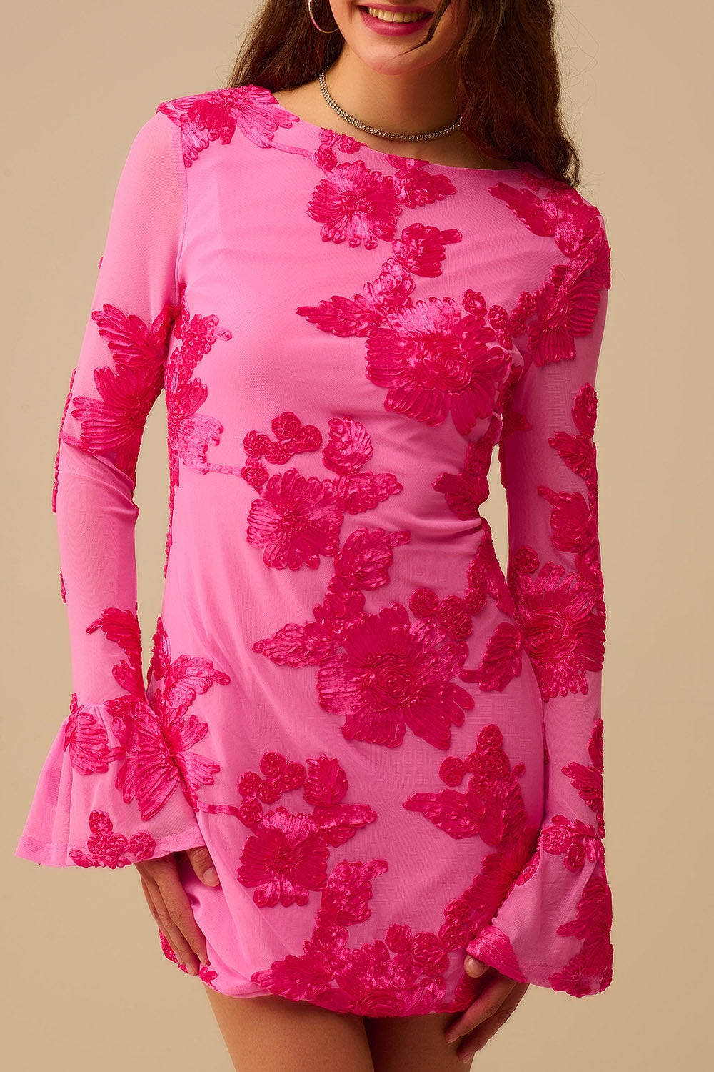 robe mini en chiffon fuchsia avec brocart floral