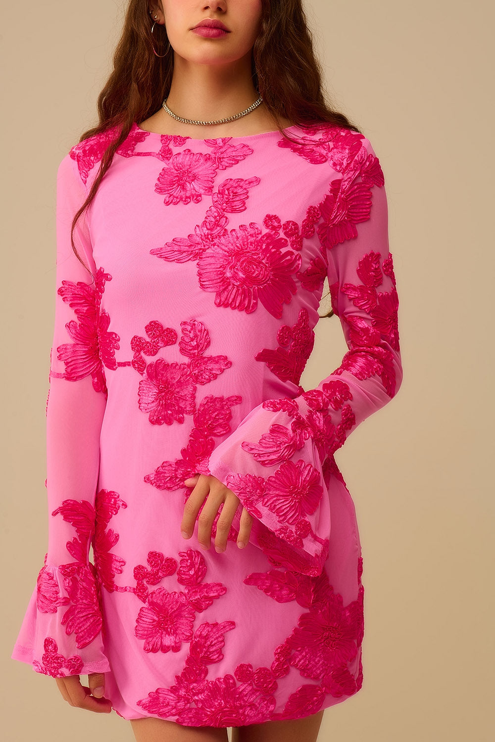 robe mini en chiffon fuchsia avec brocart floral