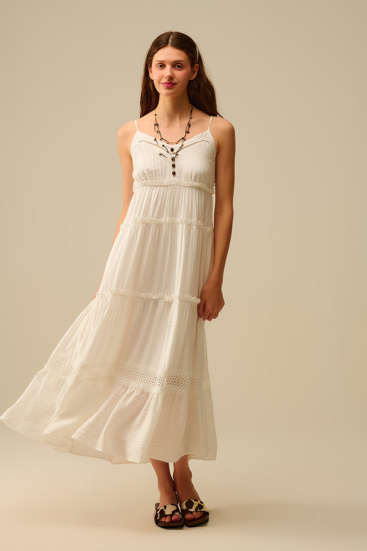 Robe longue à pinces avec empiècements en dentelle en blanc