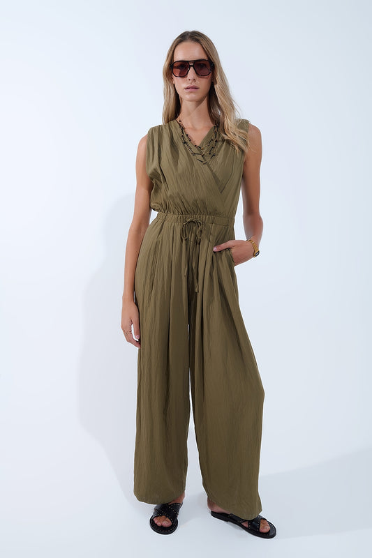 Combinaison drapée olive en tissu froissé