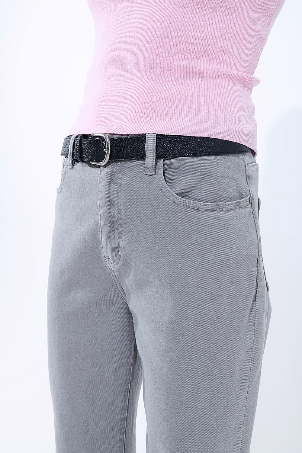 Pantalon droit à ourlet court en gris