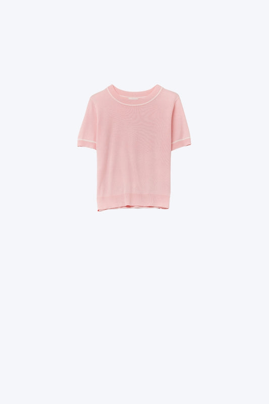 Top à manches courtes en tricot rose pâle avec bordures contrastées blanches