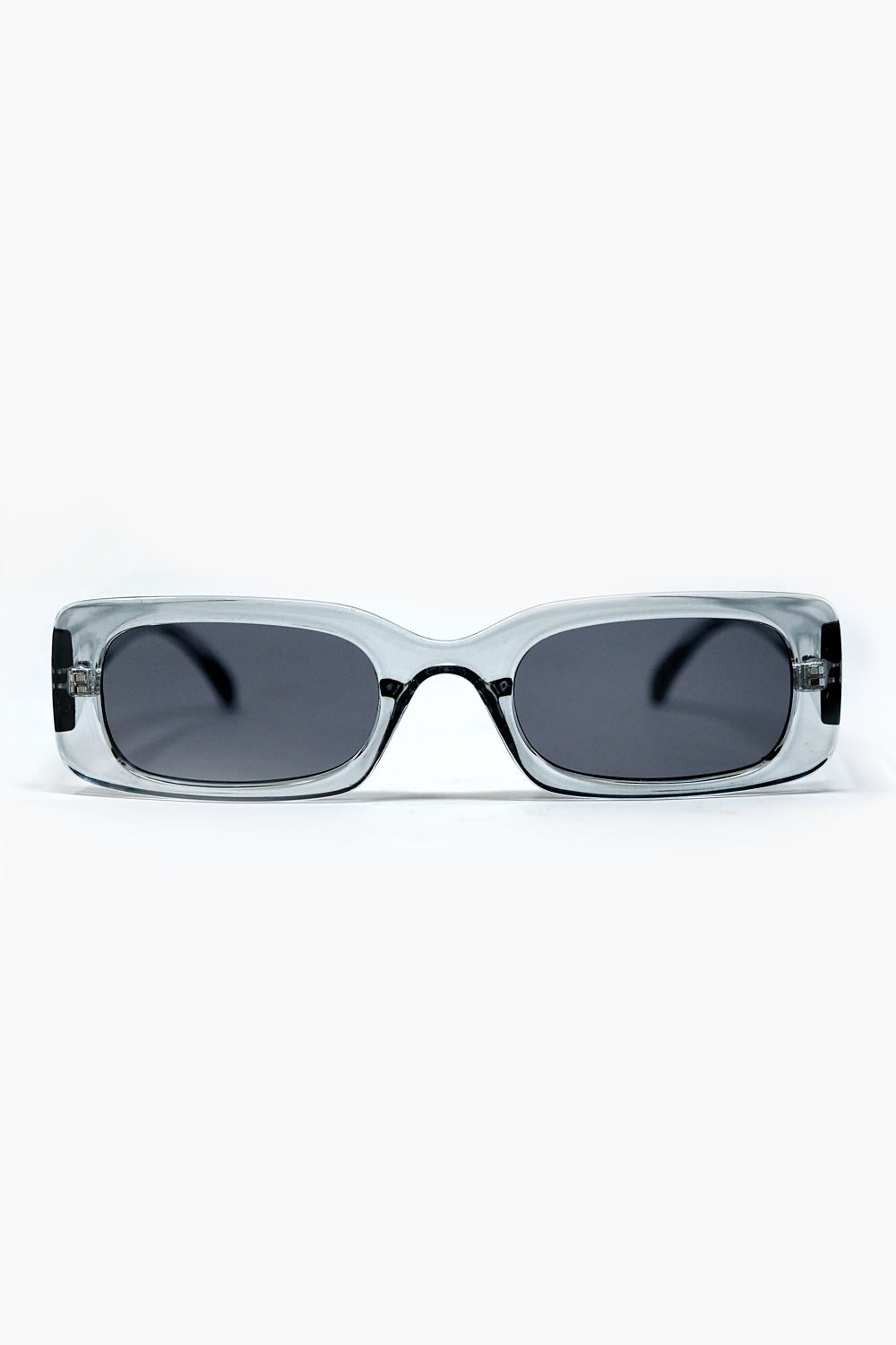Lunettes de soleil rectangulaires grises transparentes avec verres fumés foncés