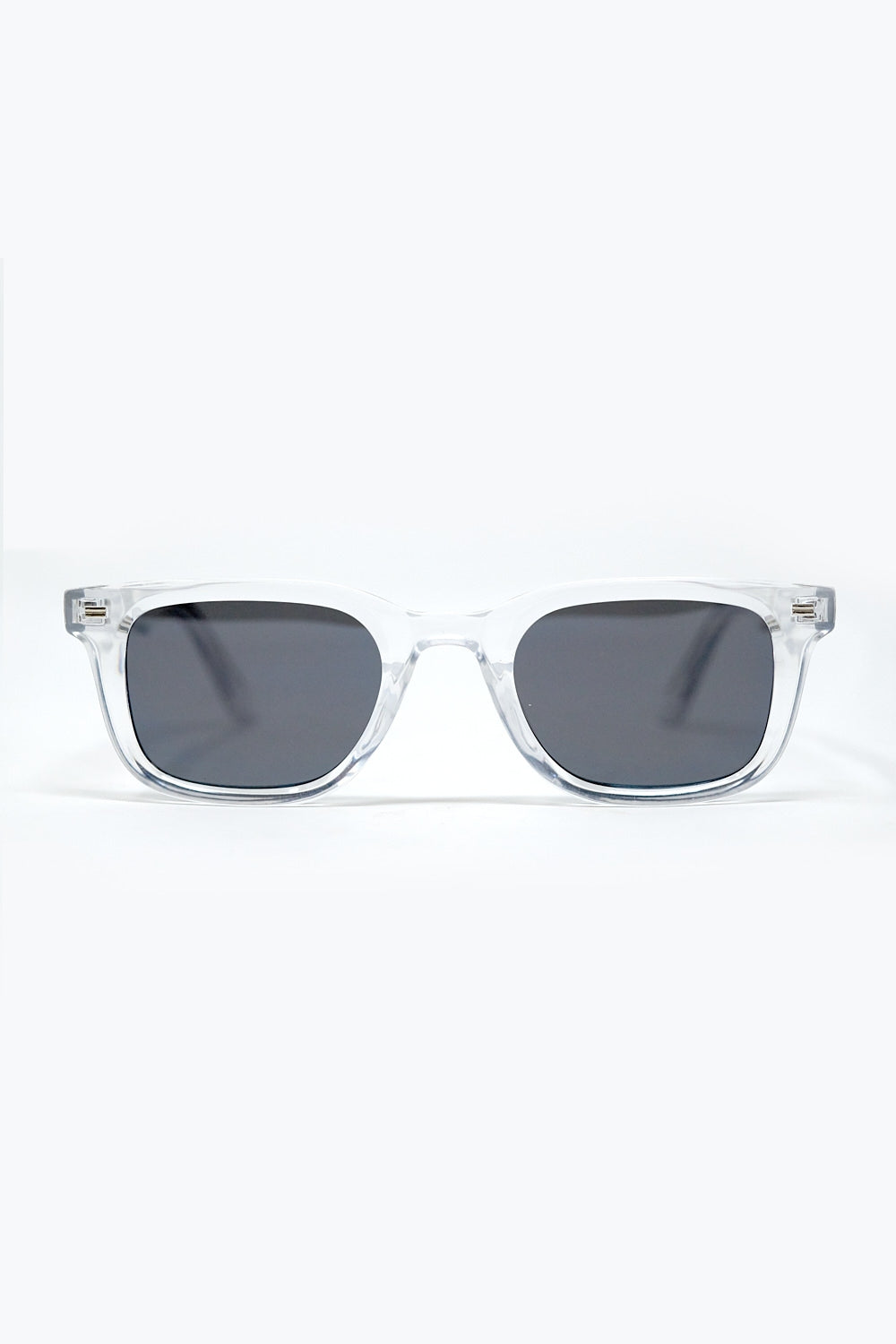 Lunettes de soleil carrées transparentes avec verres noirs dégradés et détails latéraux en métal
