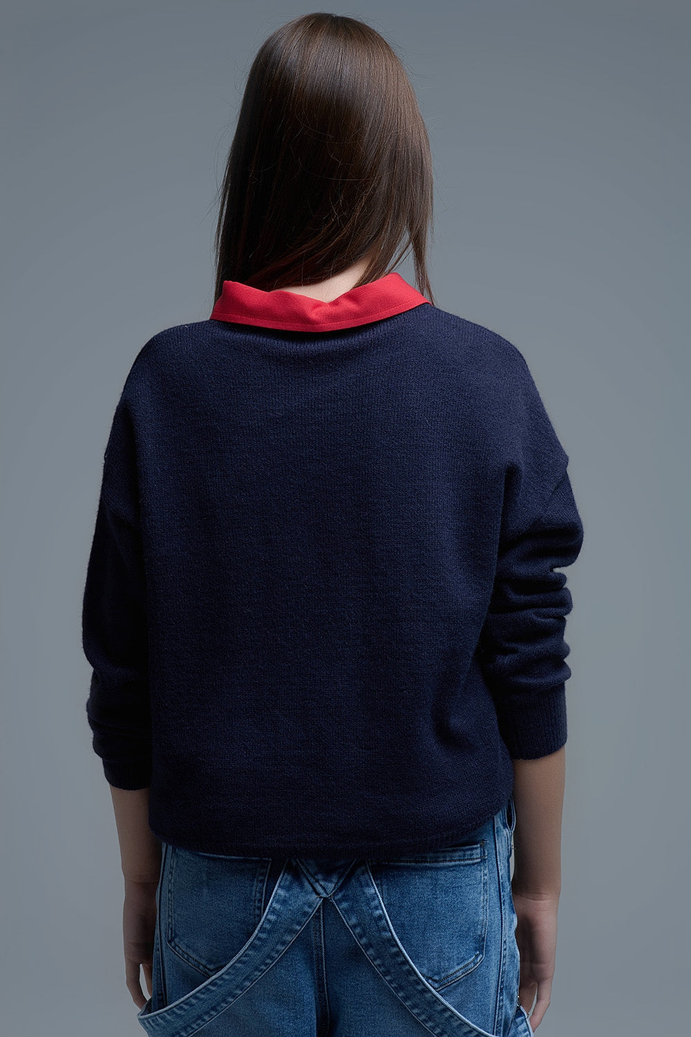 Navy Crew neck Sweater With Multicolor Embroidered Hearts (Pull ras du cou bleu marine avec cœurs brodés multicolores)