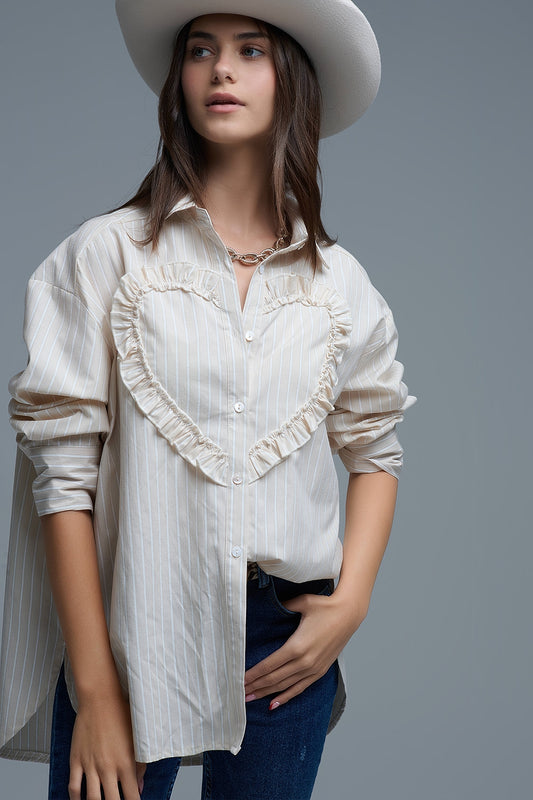 Chemise décontractée beige à rayures et coutures en forme de cœur