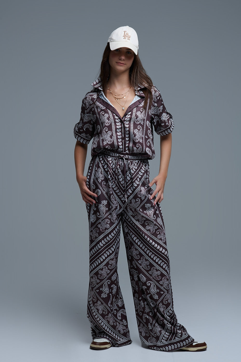 Pantalon décontracté à imprimé cachemire avec cordon de serrage ajustable en marron