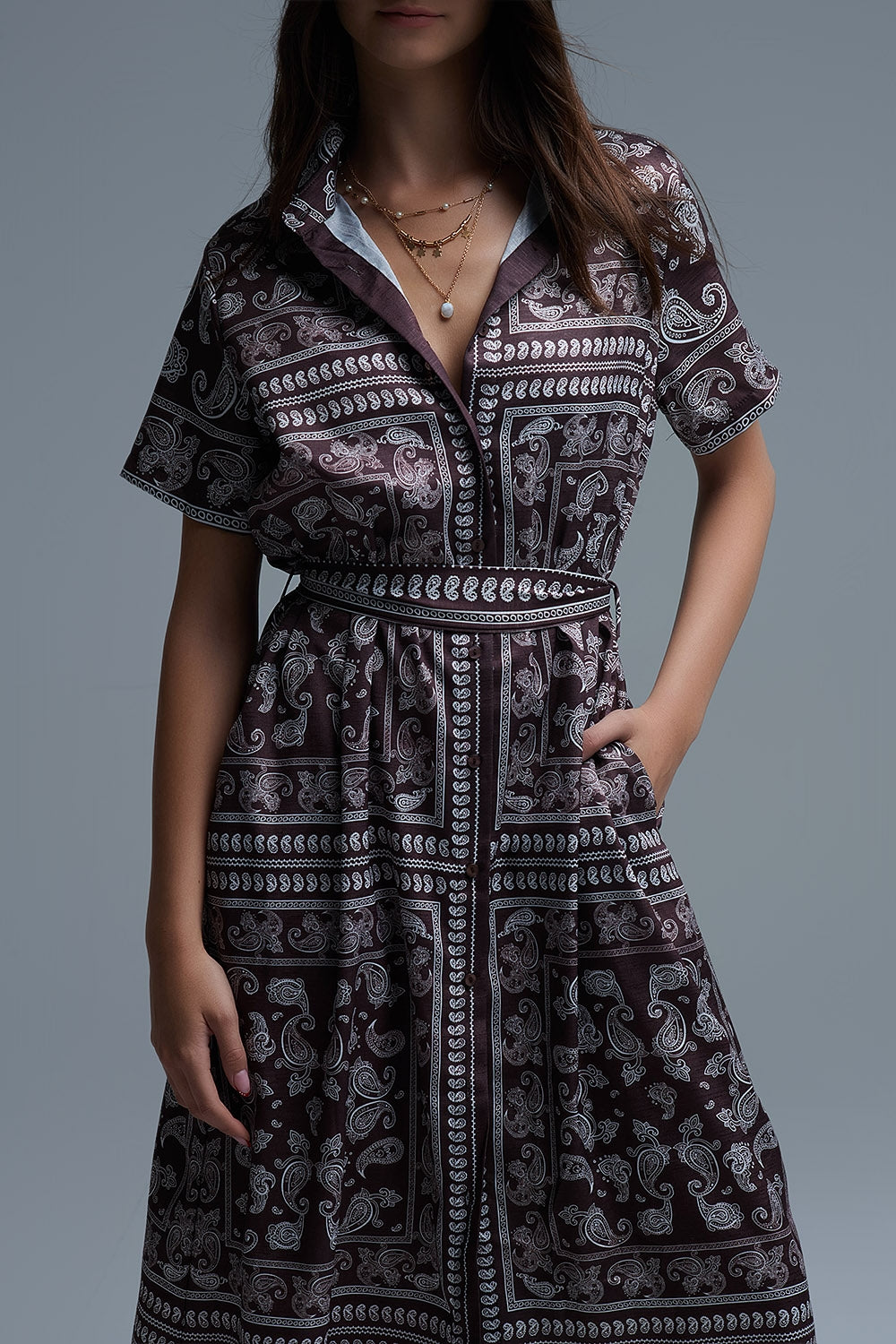 Robe chemise à manches courtes imprimée Paisley marron