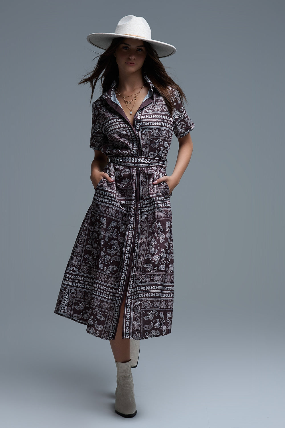 Robe chemise à manches courtes imprimée Paisley marron