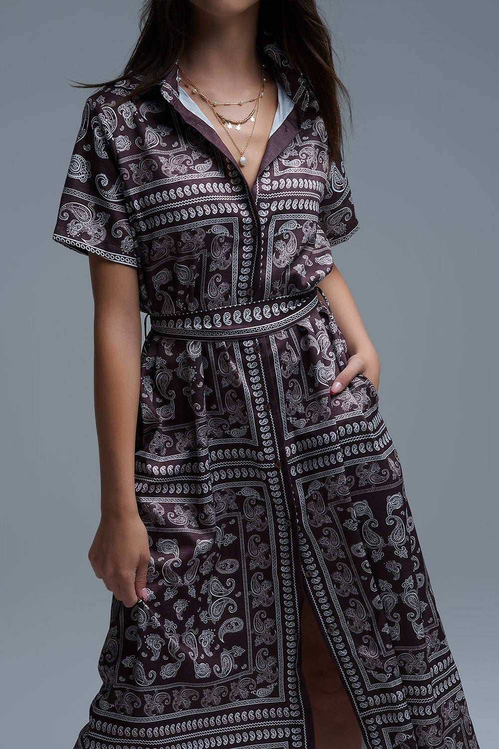 Robe chemise à manches courtes imprimée Paisley marron