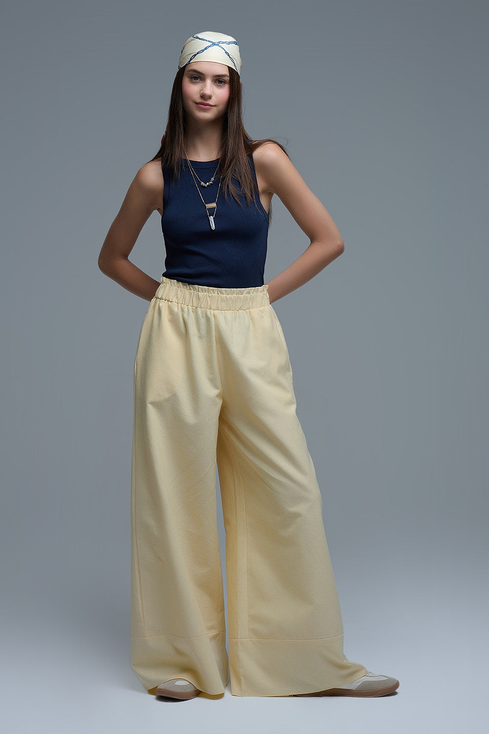 Pantalon palazzo rayé jaune avec jambe extra large
