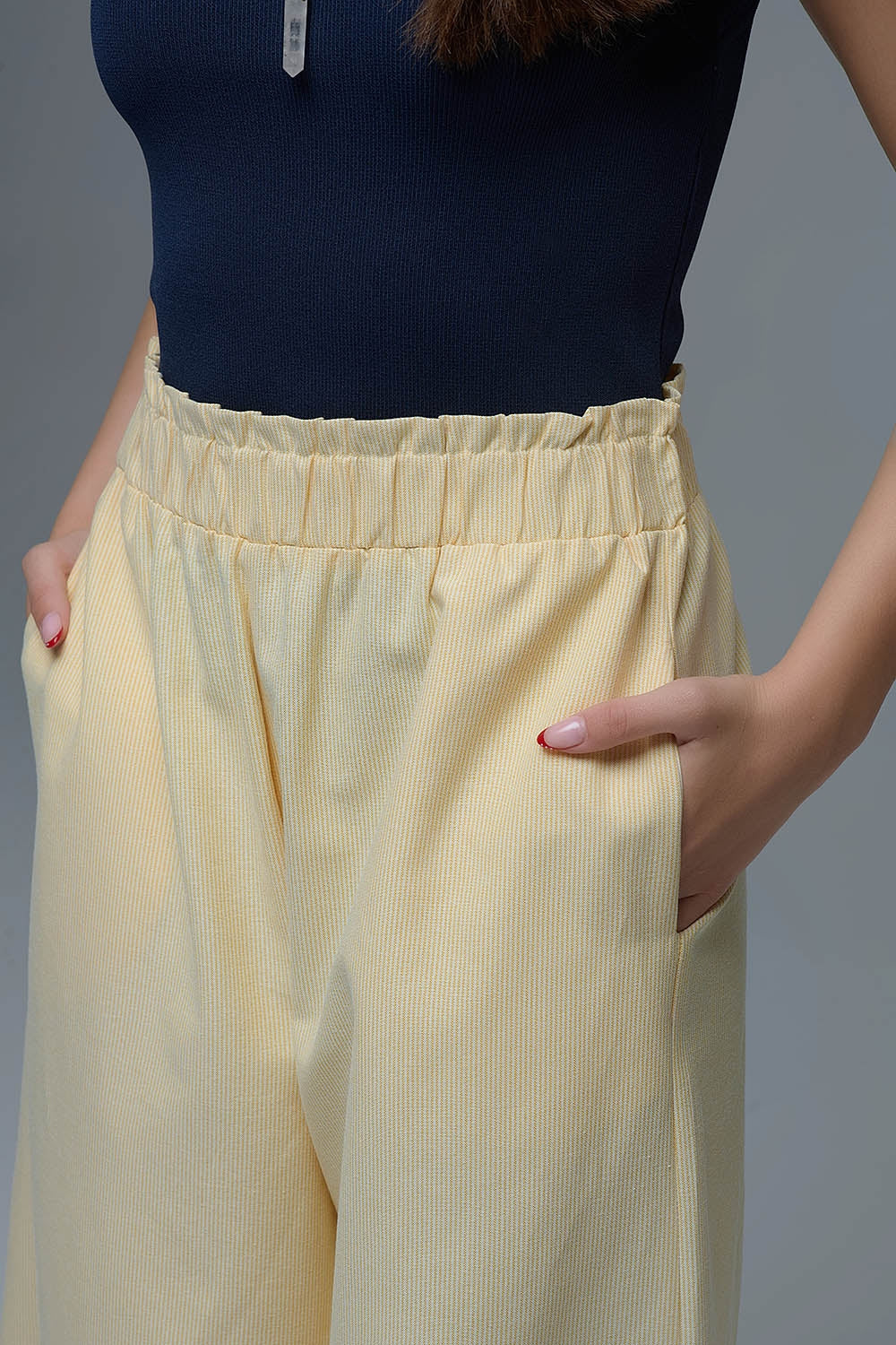 Pantalon palazzo rayé jaune avec jambe extra large