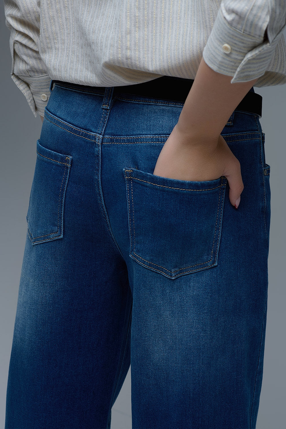 Jeans Basic Barrel Style en bleu moyen