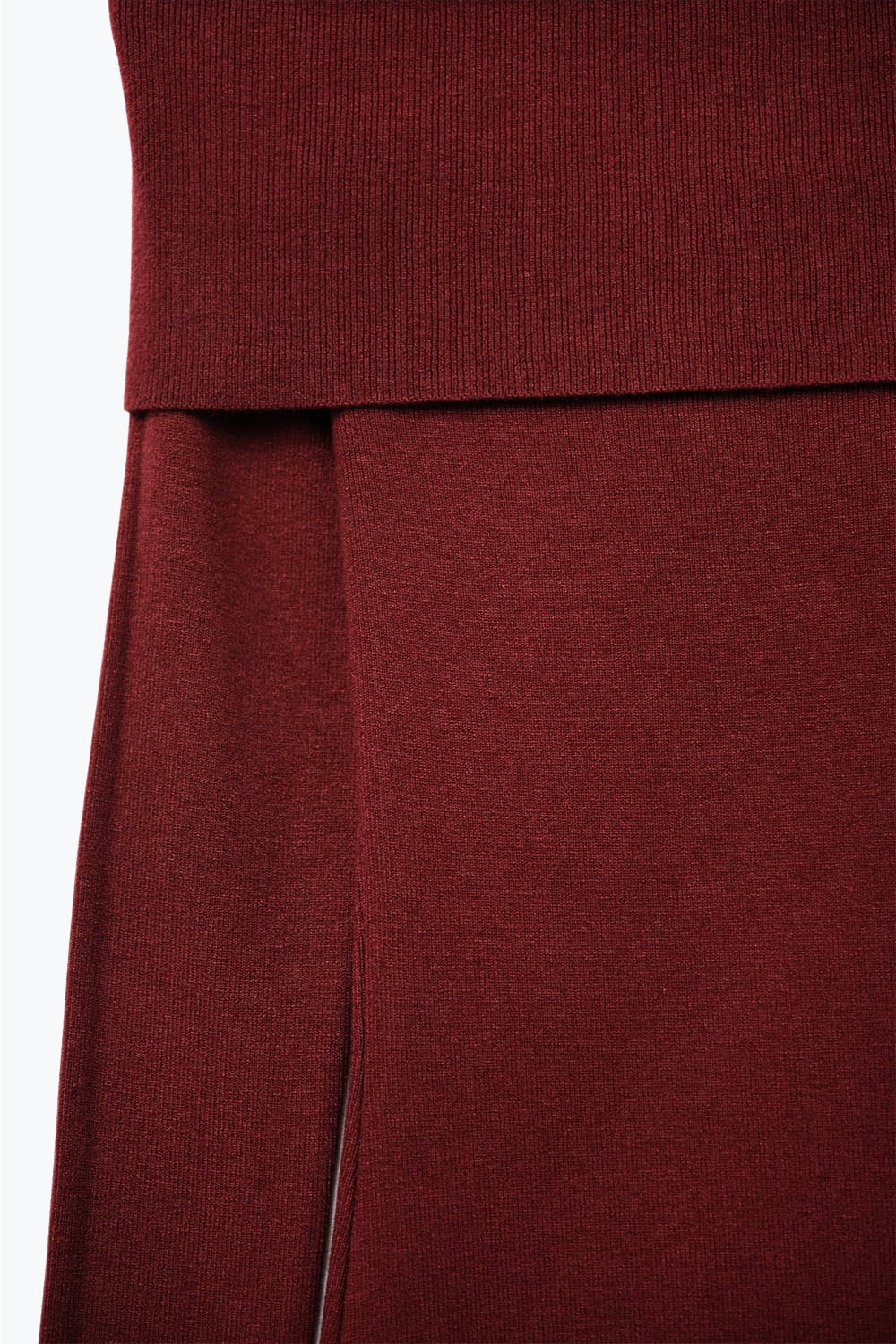 Robe longue à larges bretelles en tricot bordeaux