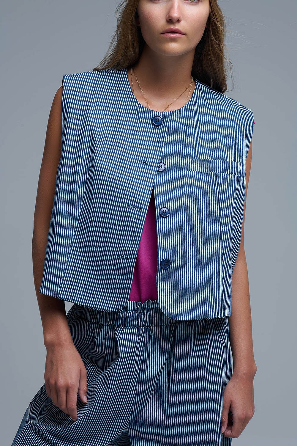 Gilet ras du cou rayé bleu et blanc