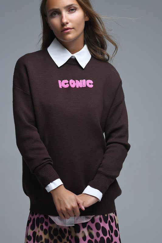 Pull ICONIC brodé avec imprimé Global Tour dans le dos