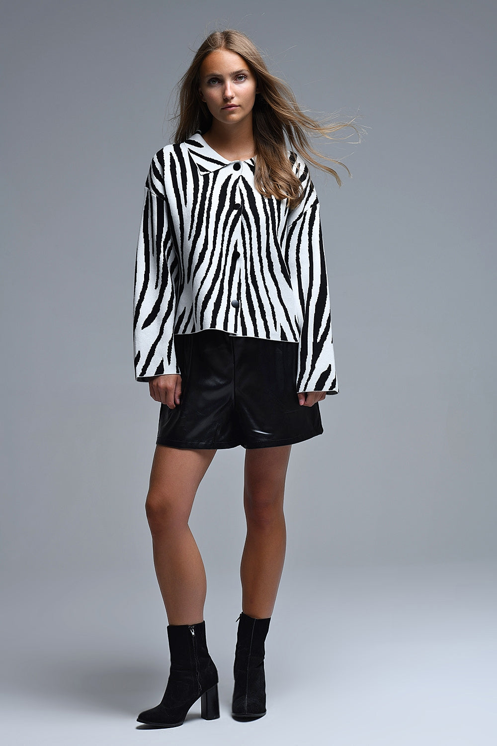 Cardigan à col polo imprimé zèbre noir et blanc