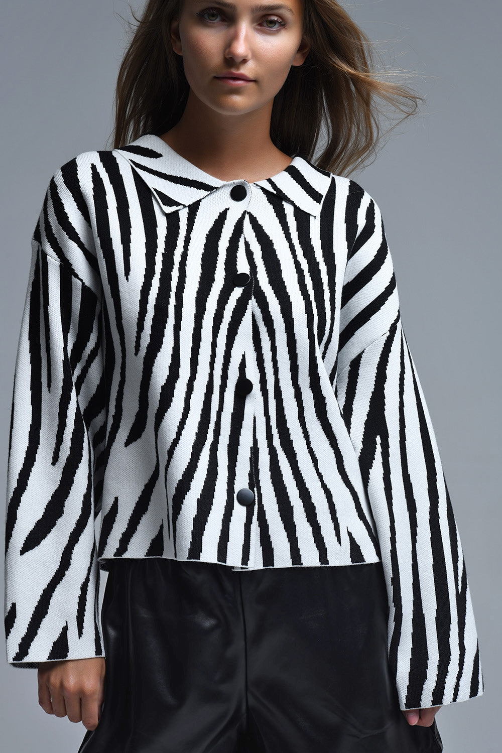 Cardigan à col polo imprimé zèbre noir et blanc