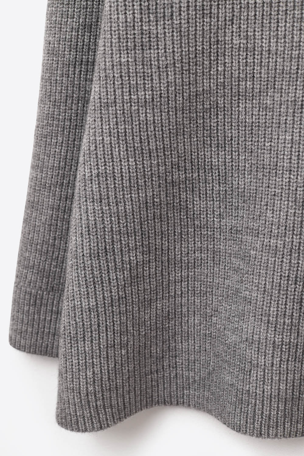 Pull surdimensionné à col en V fin en gris