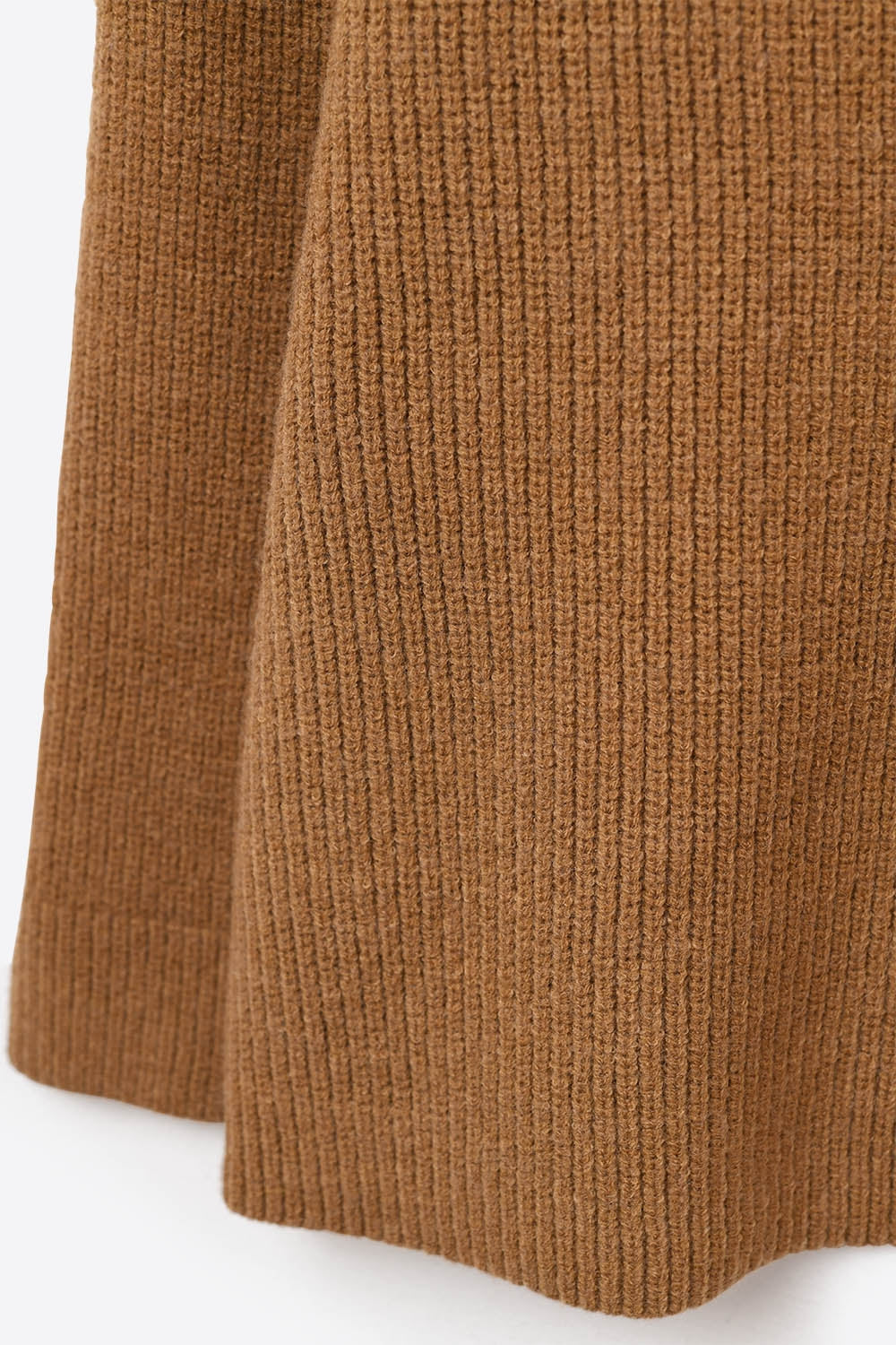 Pull surdimensionné à col en V fin en camel