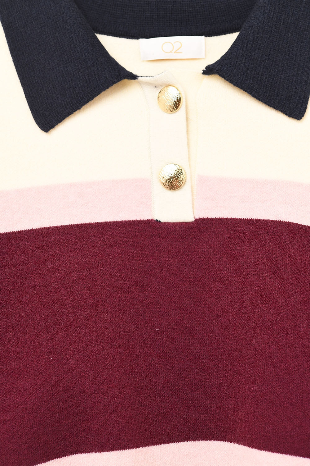 Pull en tricot rayé marron avec boutons