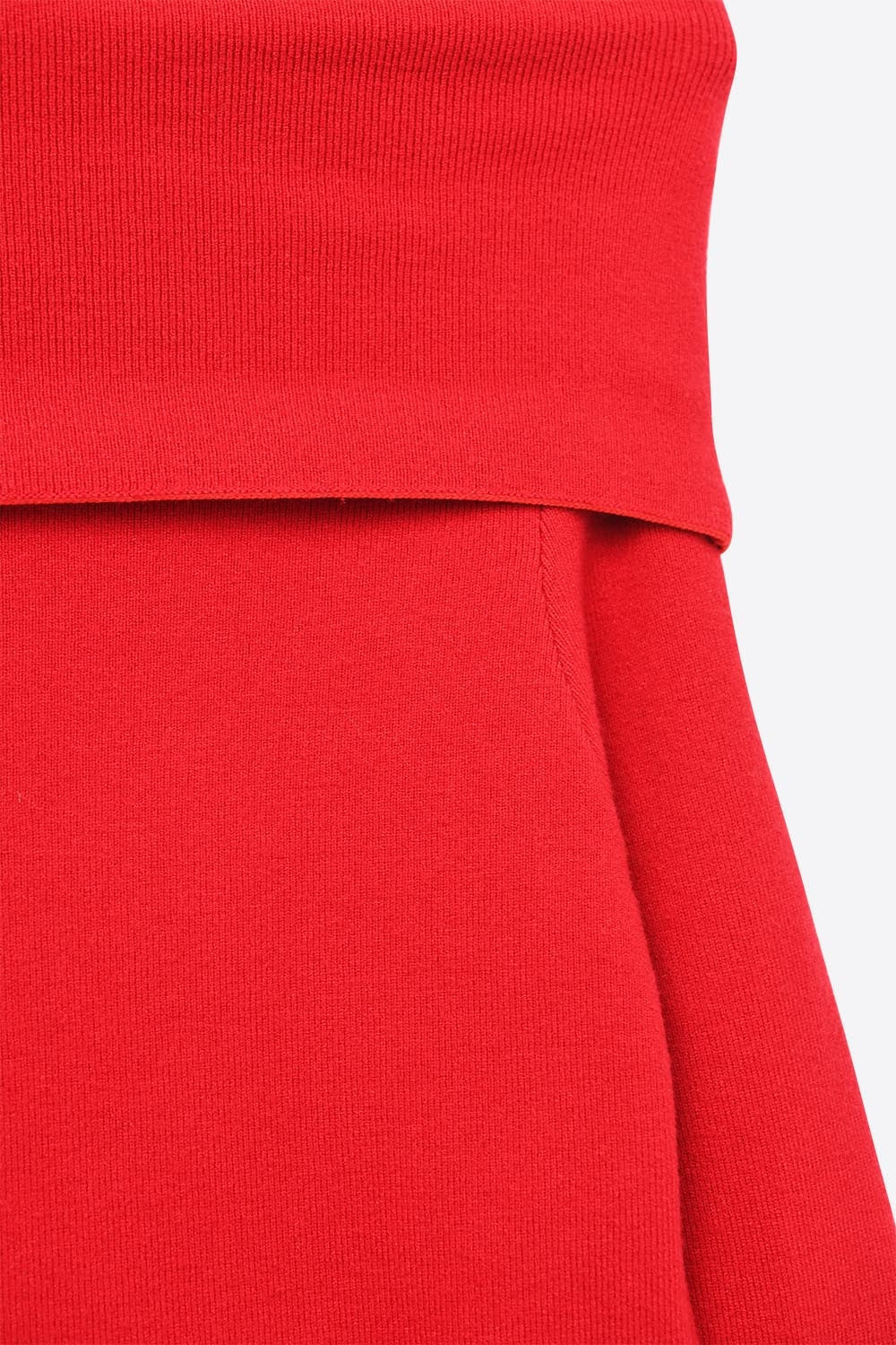 Top chic en tricot rouge à épaulettes