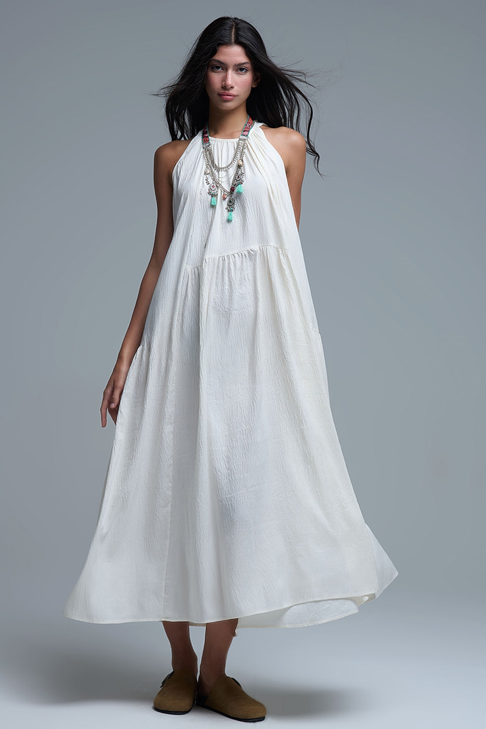 Robe longue à col licou et coutures apparentes en crème