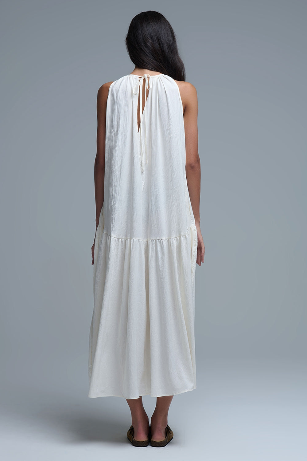 Robe longue à col licou et coutures apparentes en crème