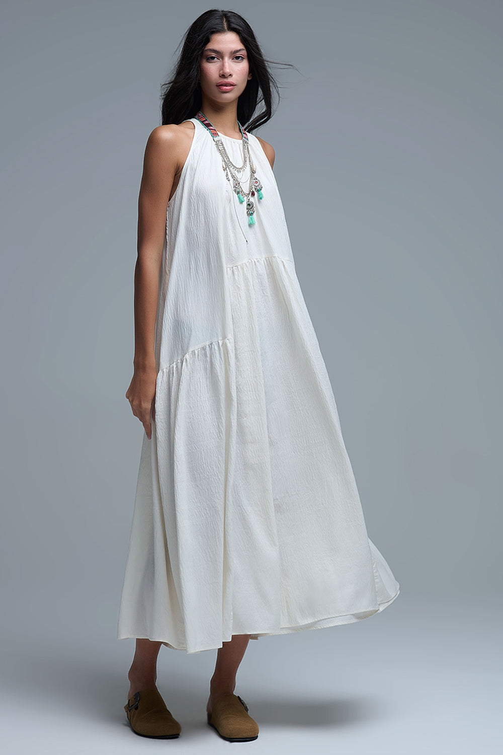Robe longue à col licou et coutures apparentes en crème
