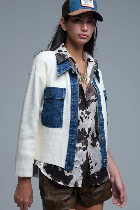 Cardigan en maille crème avec détails en denim bleu