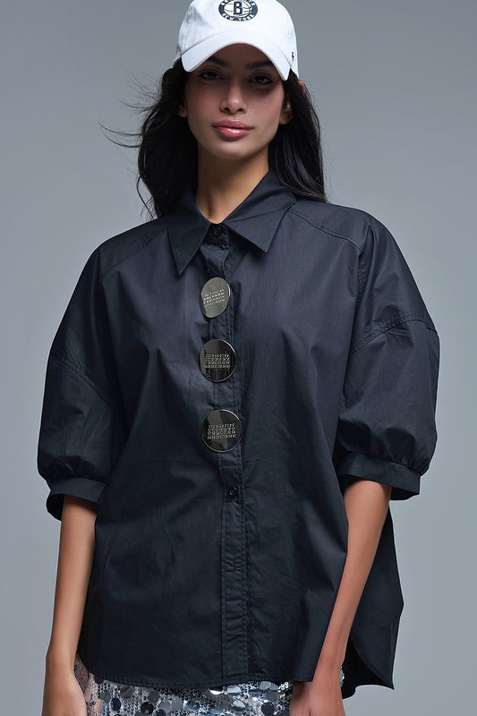 Chemise décontractée en popeline à manches 3/4 avec détails de boutons en noir