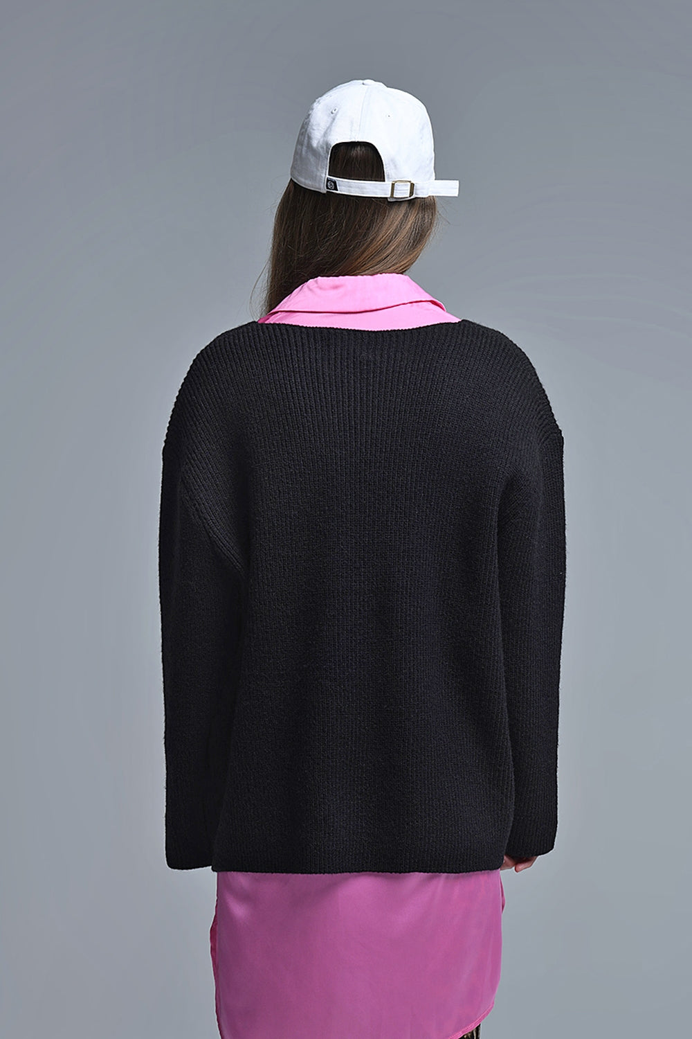 Pull surdimensionné à col en V fin en noir