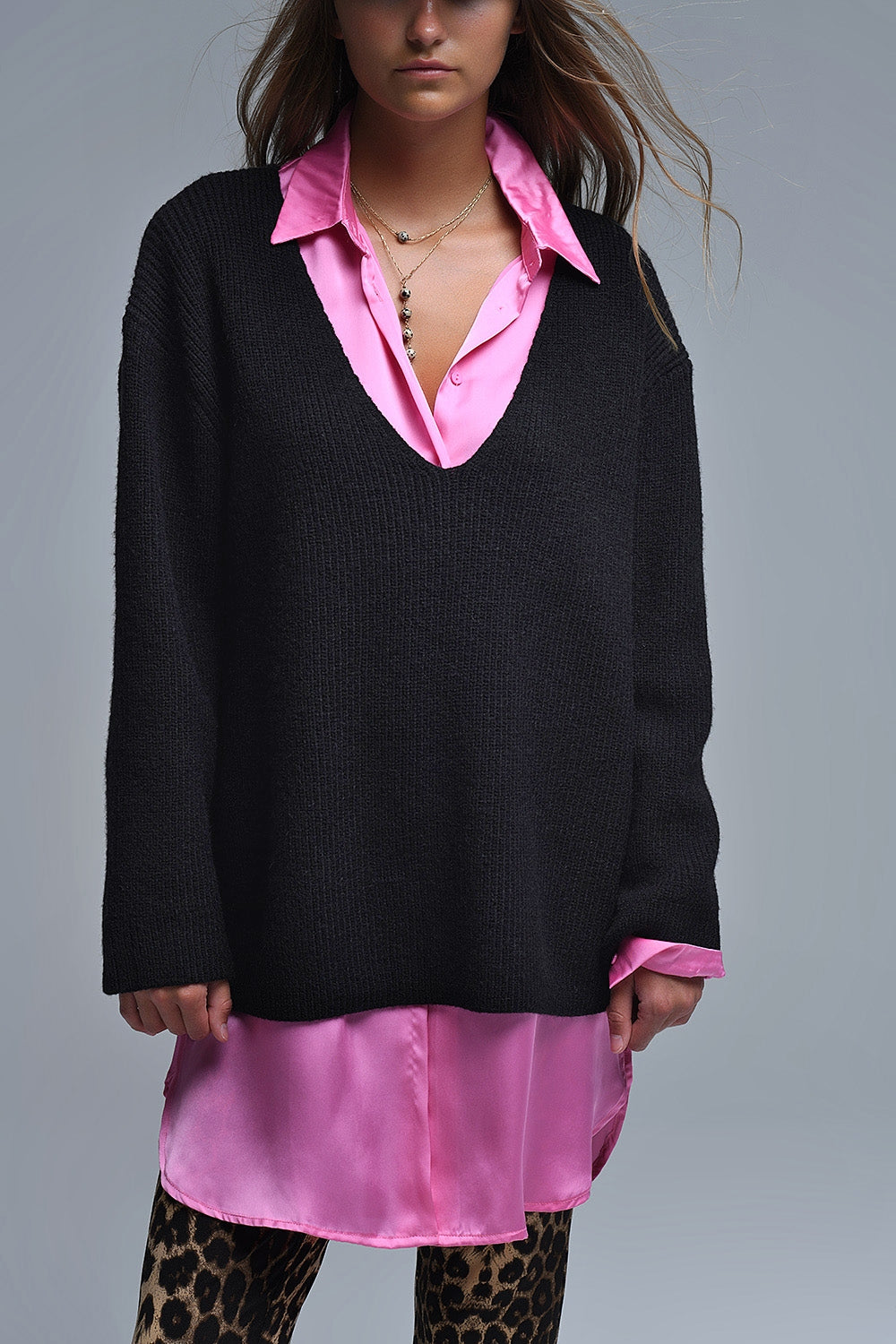 Pull surdimensionné à col en V fin en noir