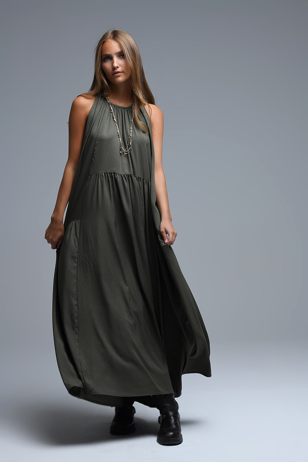 Robe longue à col licou et coutures apparentes en kaki