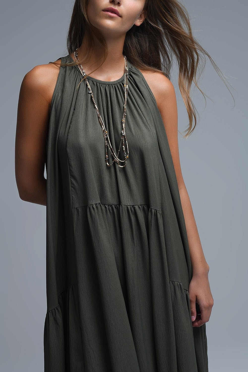 Robe longue à col licou et coutures apparentes en kaki