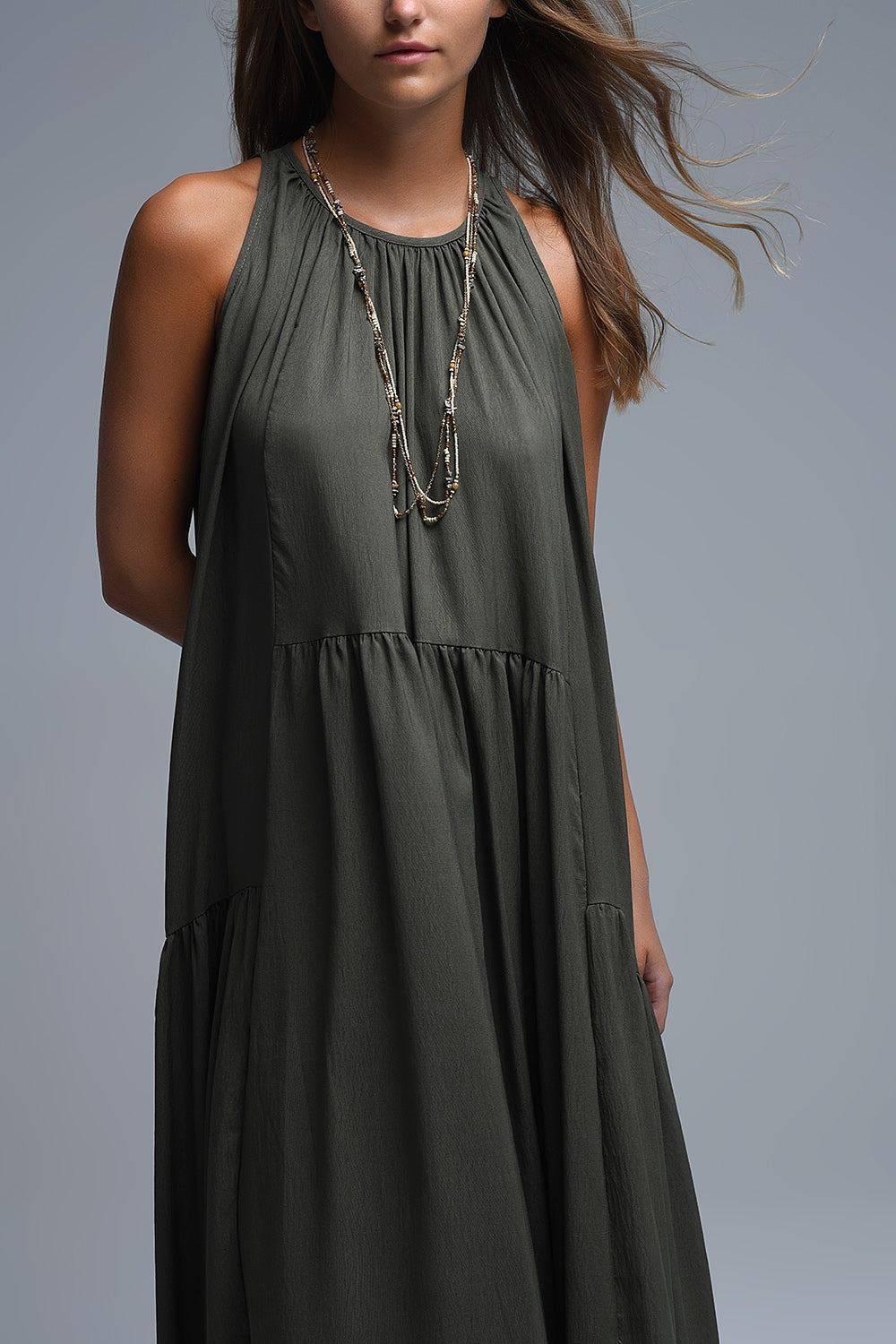 Robe longue à col licou et coutures apparentes en kaki