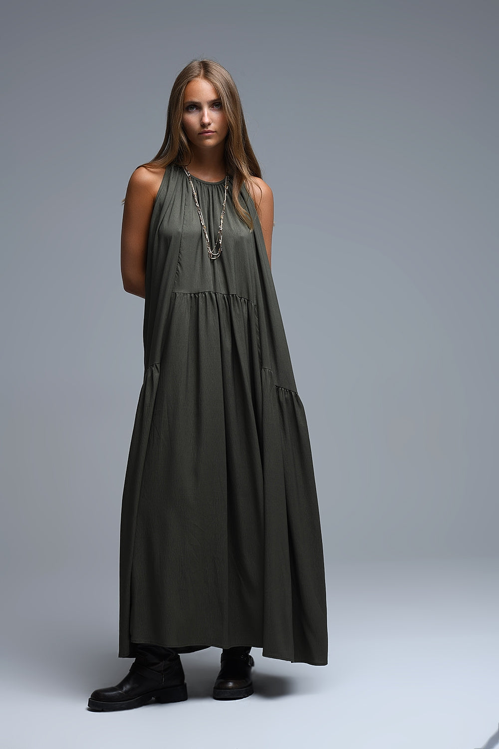 Robe longue à col licou et coutures apparentes en kaki