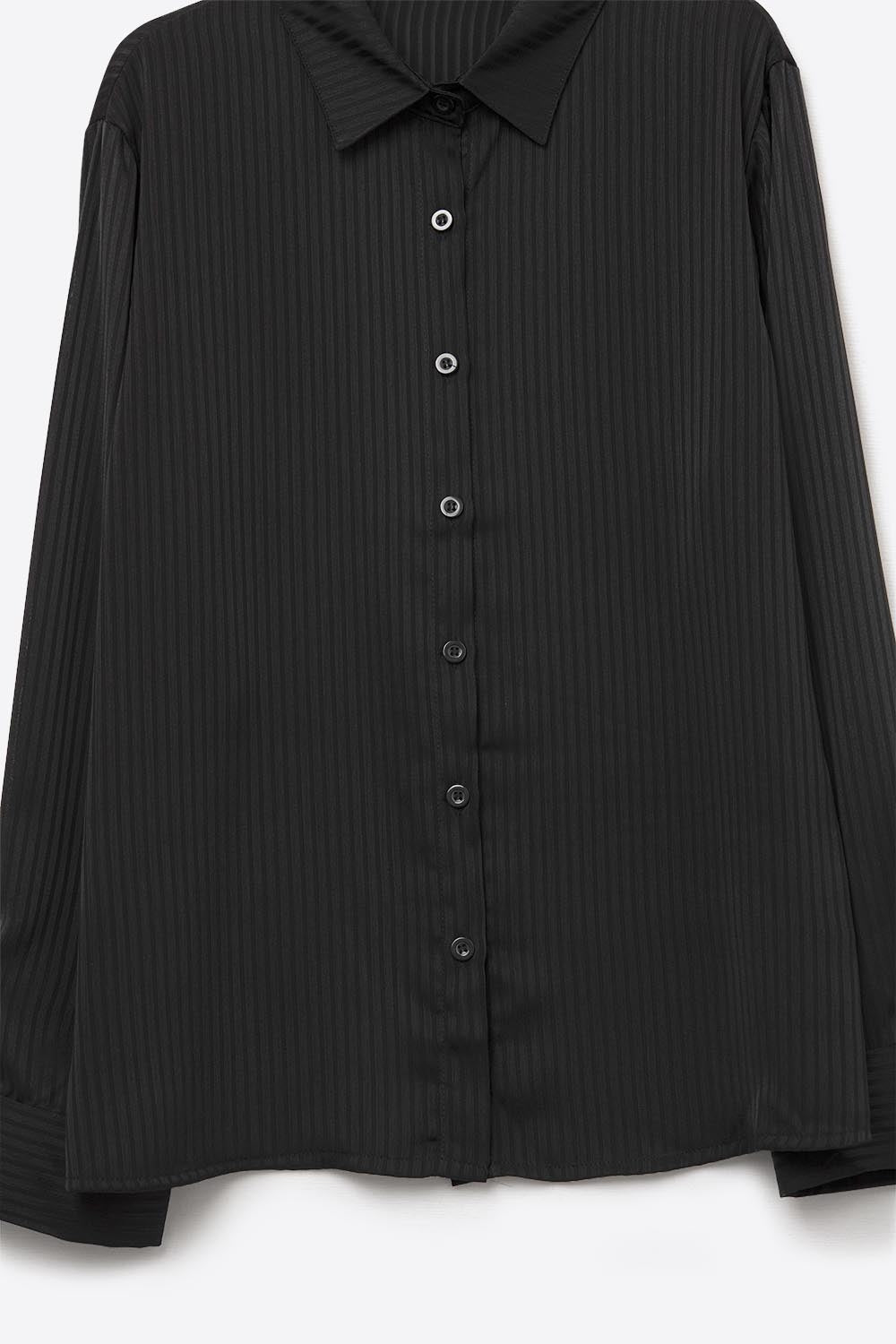 Chemise élégante en satin rayé noir
