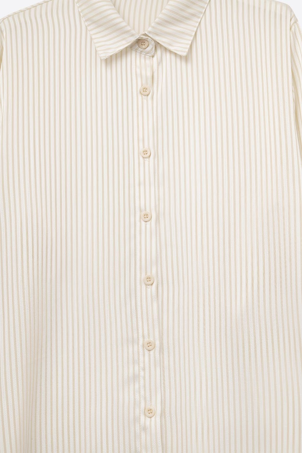 Chemise en satin à rayures beige en tissu doux