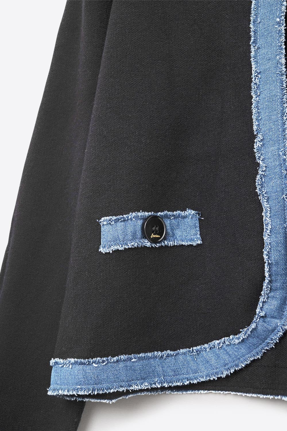 Cardigan noir en maille avec bordures en denim