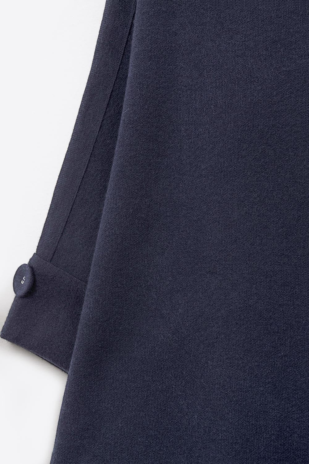 Pull en maille marine avec détails de boutons