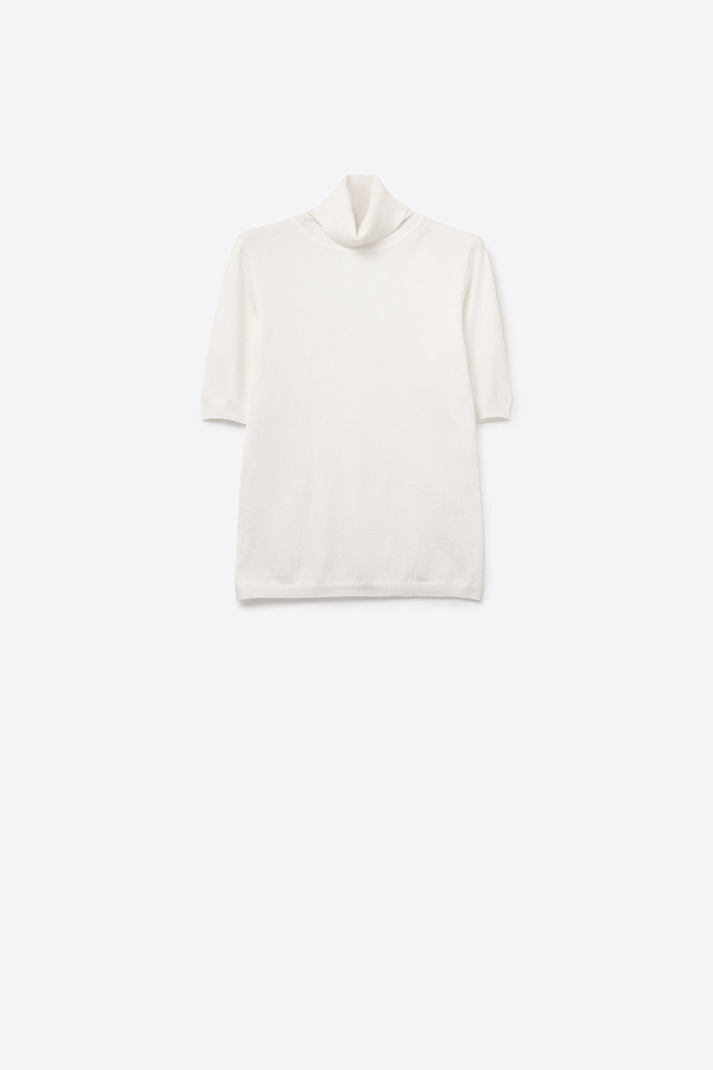 Pull en fine maille blanche à col montant et manches coudées