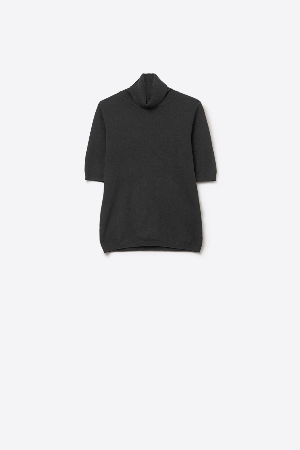 Pull en fine maille noire à col montant et manches coudées