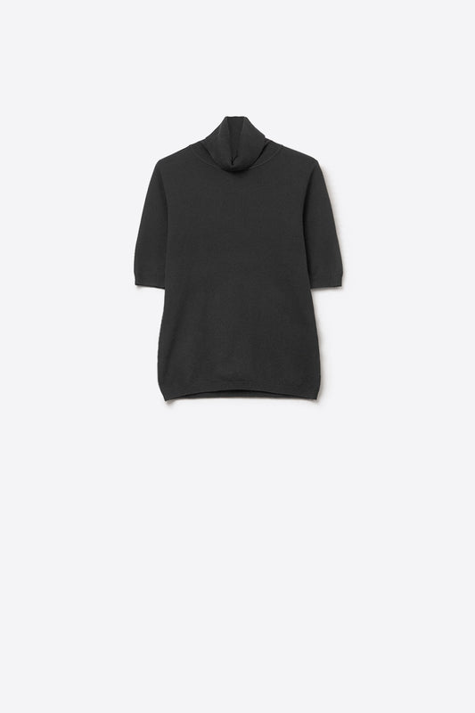 Pull en fine maille noire à col montant et manches coudées