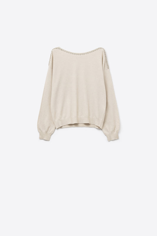 pull-over en maille fine de couleur crème avec col bateau et détails en strass