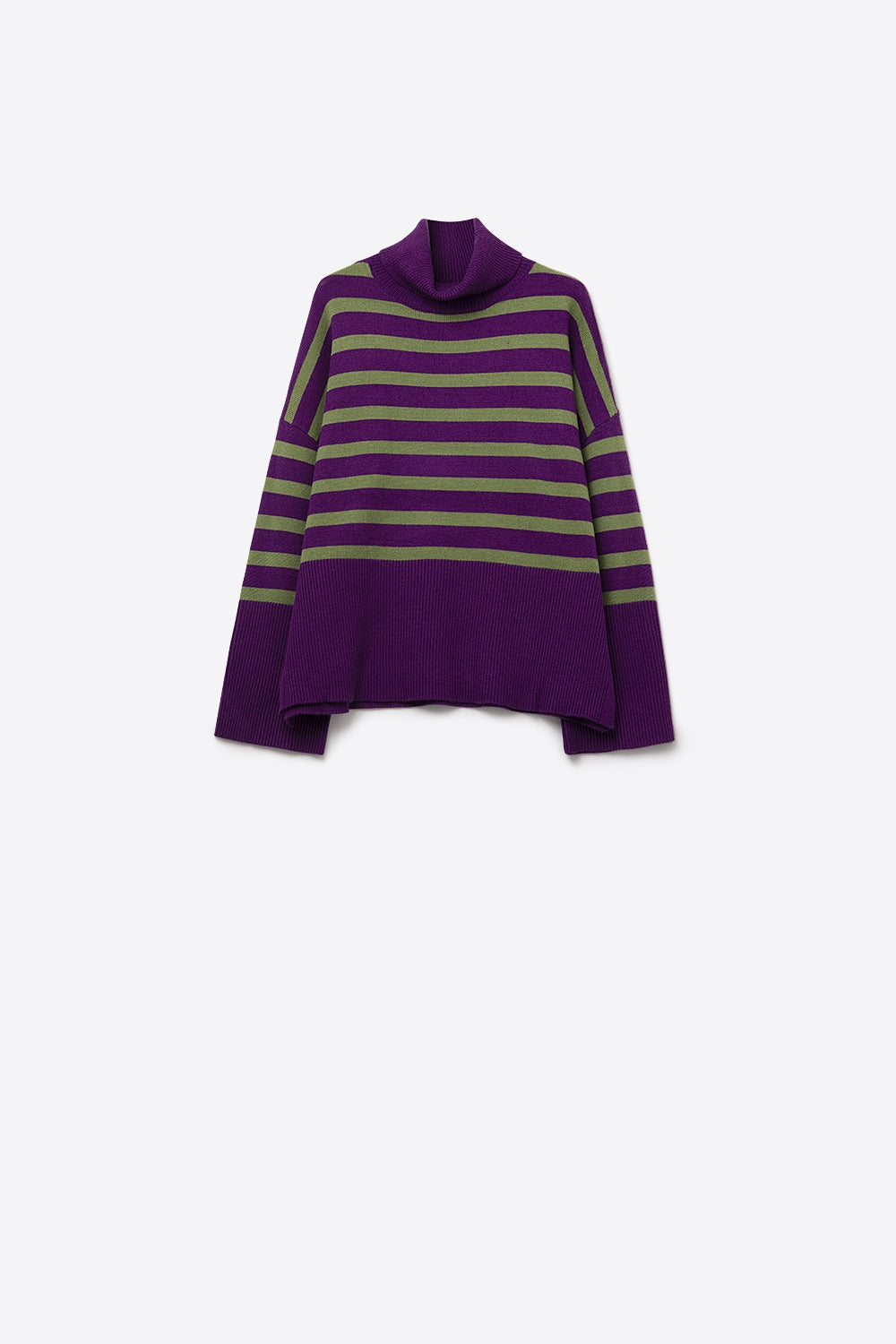 Pull violet à col roulé surdimensionné avec des rayures vertes et des fentes sur le côté
