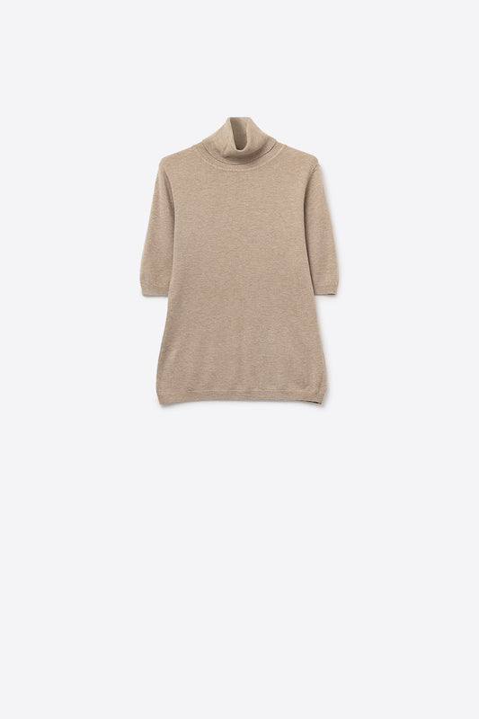 Pull en fine maille beige à col montant et manches coudées