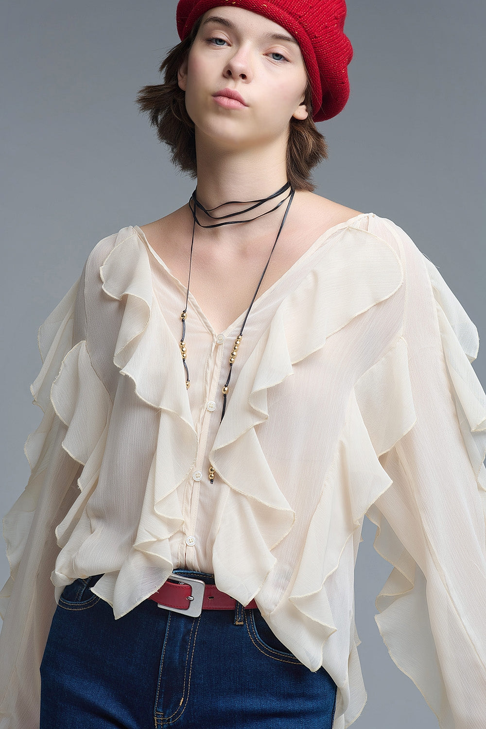 Blouse beige à col V et volants sur l'ensemble du corps