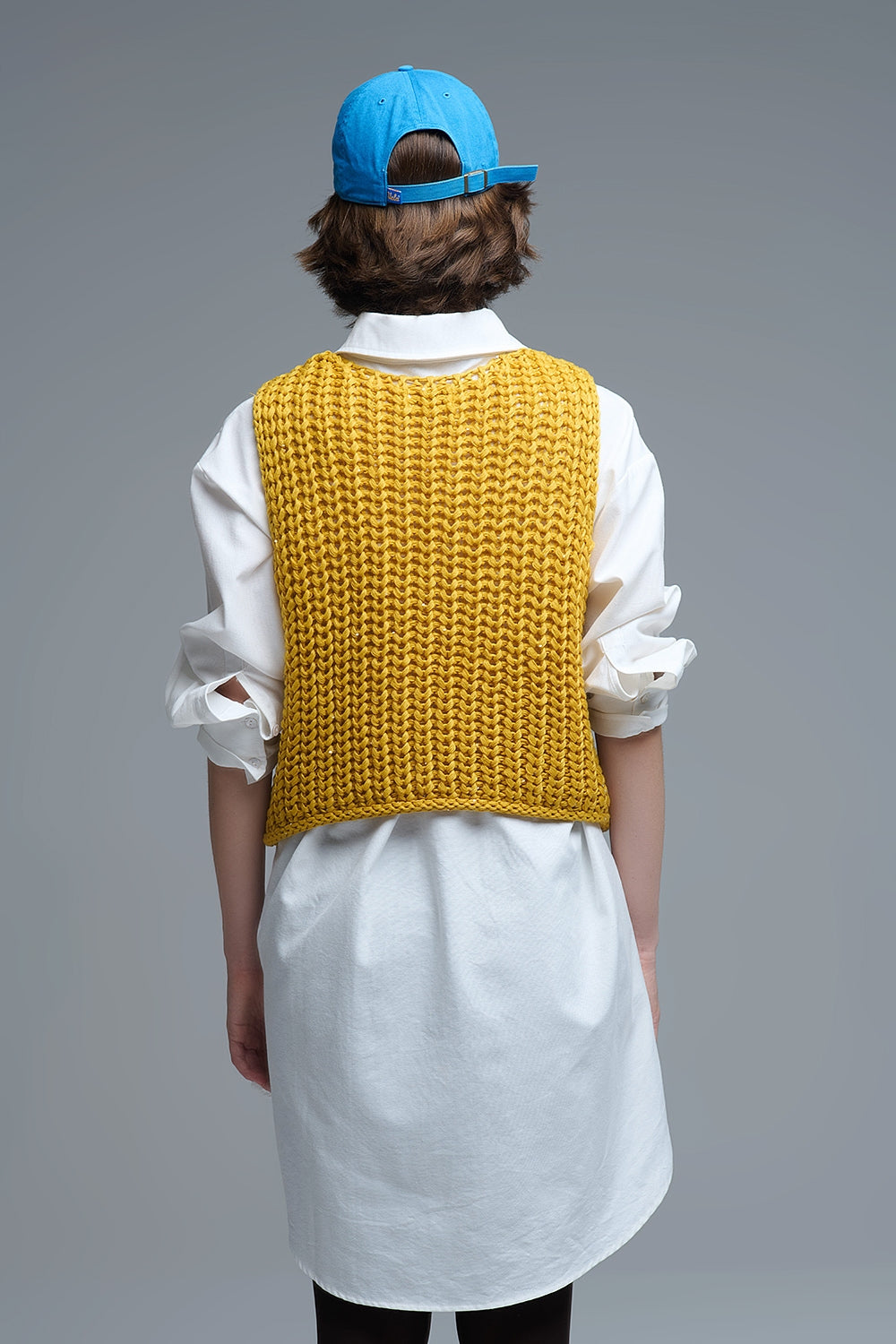 Gilet crocheté jaune avec fils pailletés